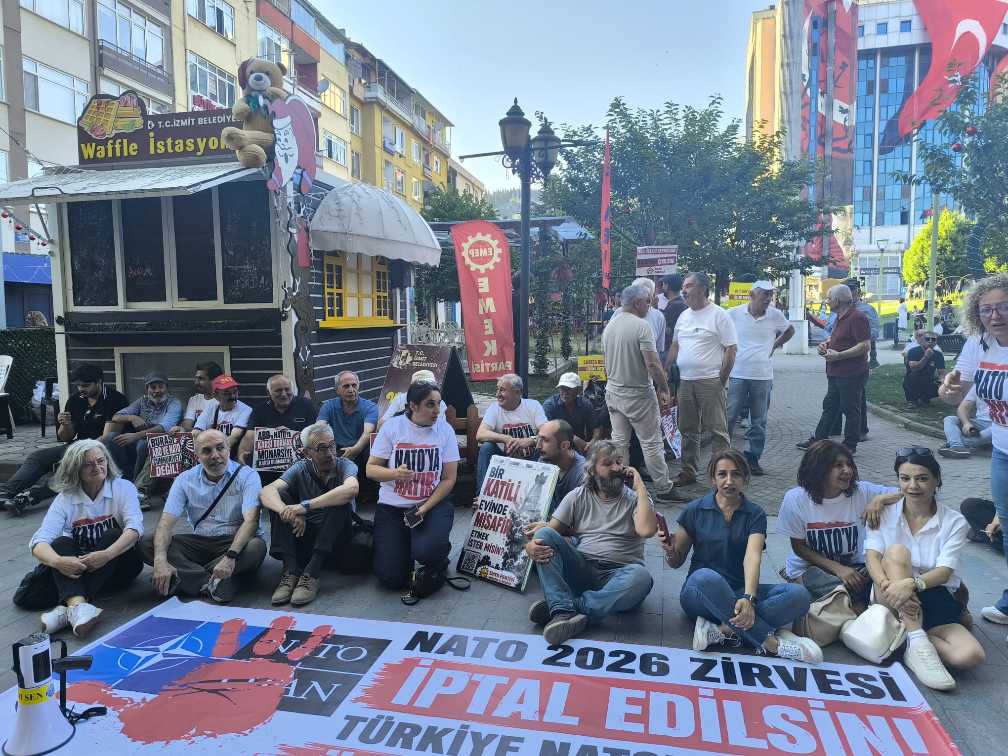 Kocaeli'de Emek ve Demokrasi Platformu'ndan NATO Karşıtı Basın Açıklaması