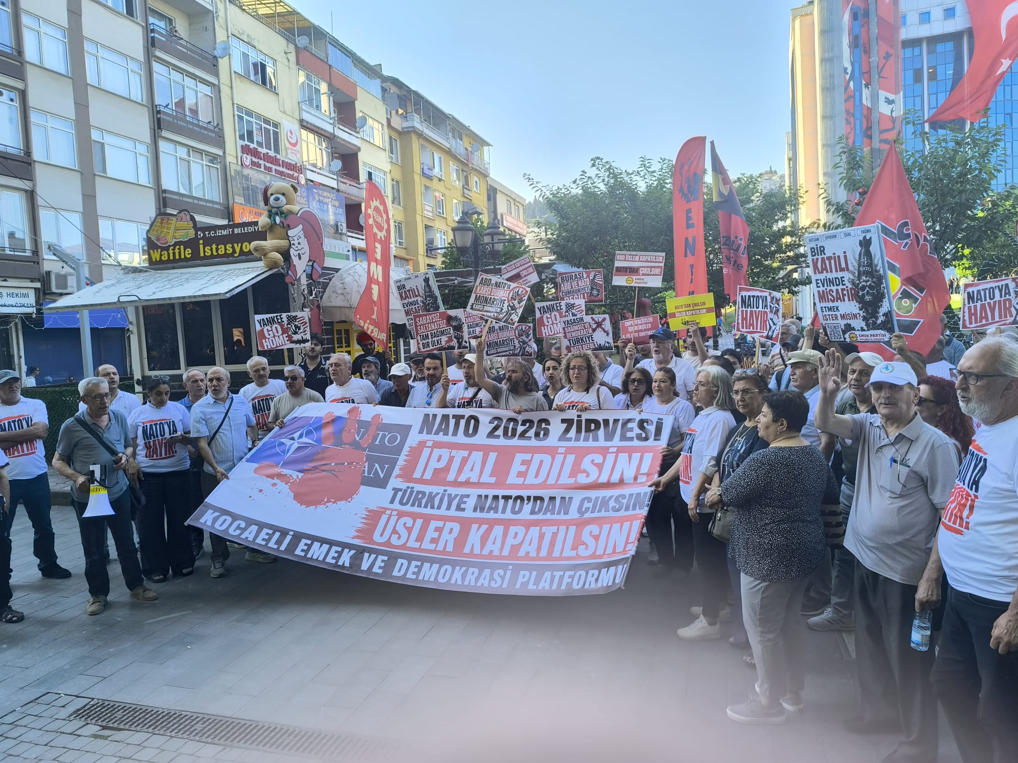 Kocaeli'de Emek ve Demokrasi Platformu'ndan NATO Karşıtı Basın Açıklaması