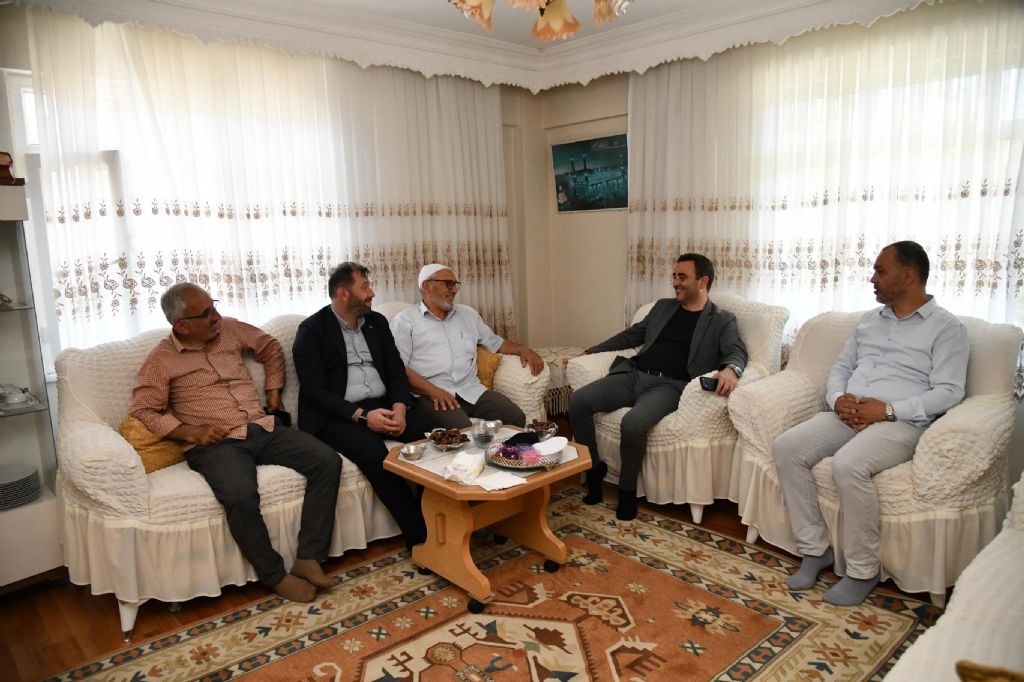 Başiskele Belediye Başkanı Özlü’den Hac´dan Dönen Vatandaşlara Ziyaret