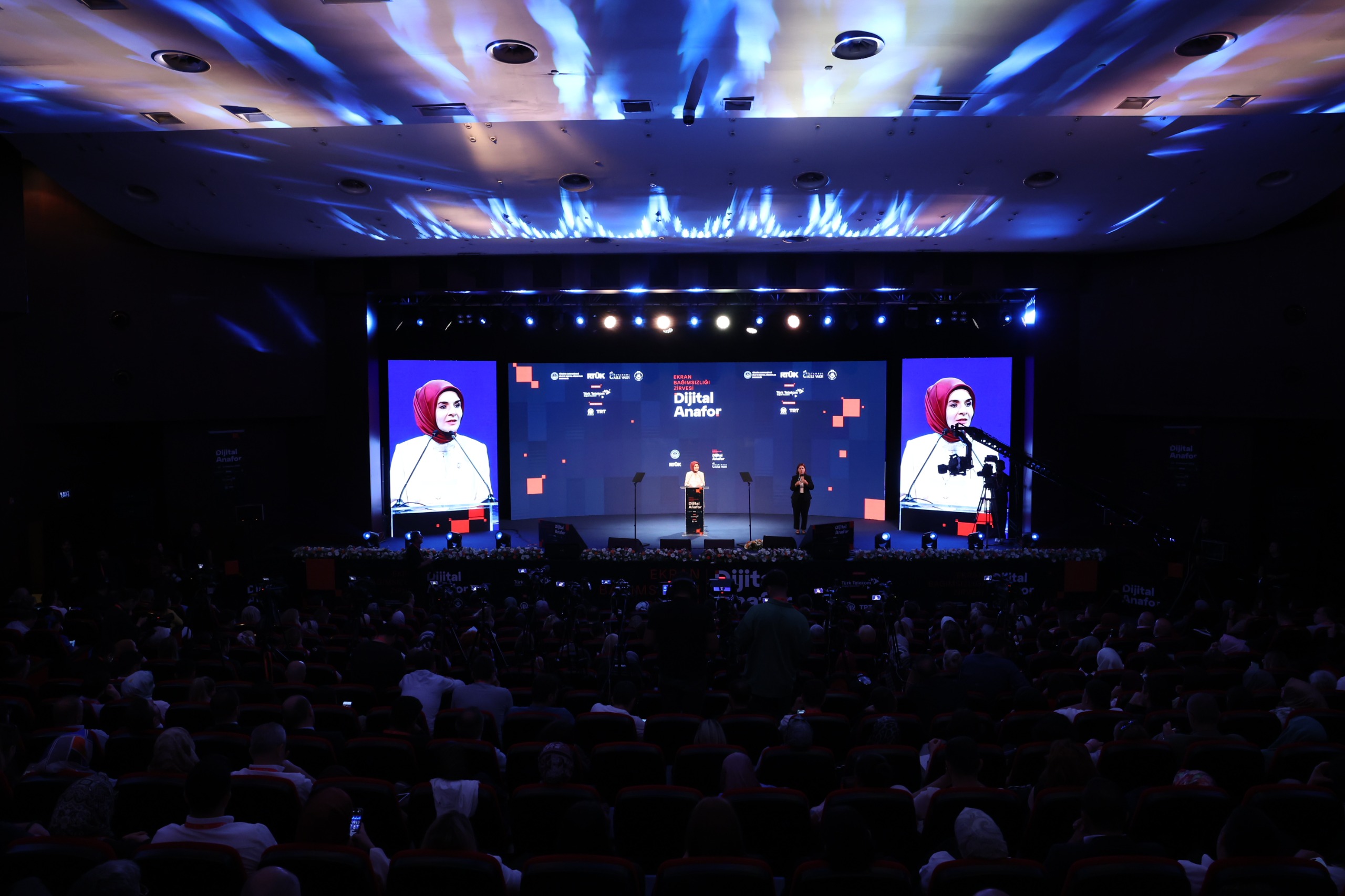 Aile ve Sosyal Politikalar Bakanı Mahinur Göktaş, "Dijital Anafor: Ekran Bağımsızlığı Zirvesi"nde konuştu