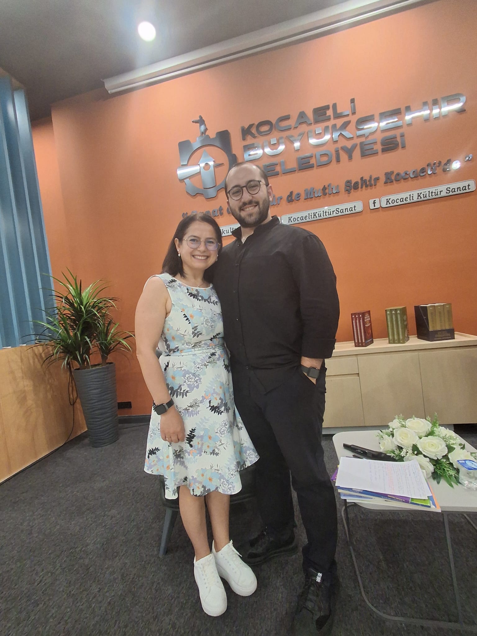 KOCAELİLİ YAZARLAR ANLAMLI BULUŞMADA BİR ARAYA GELDİ: "BİZ OLURSAK FARKINDA OLURUZ"