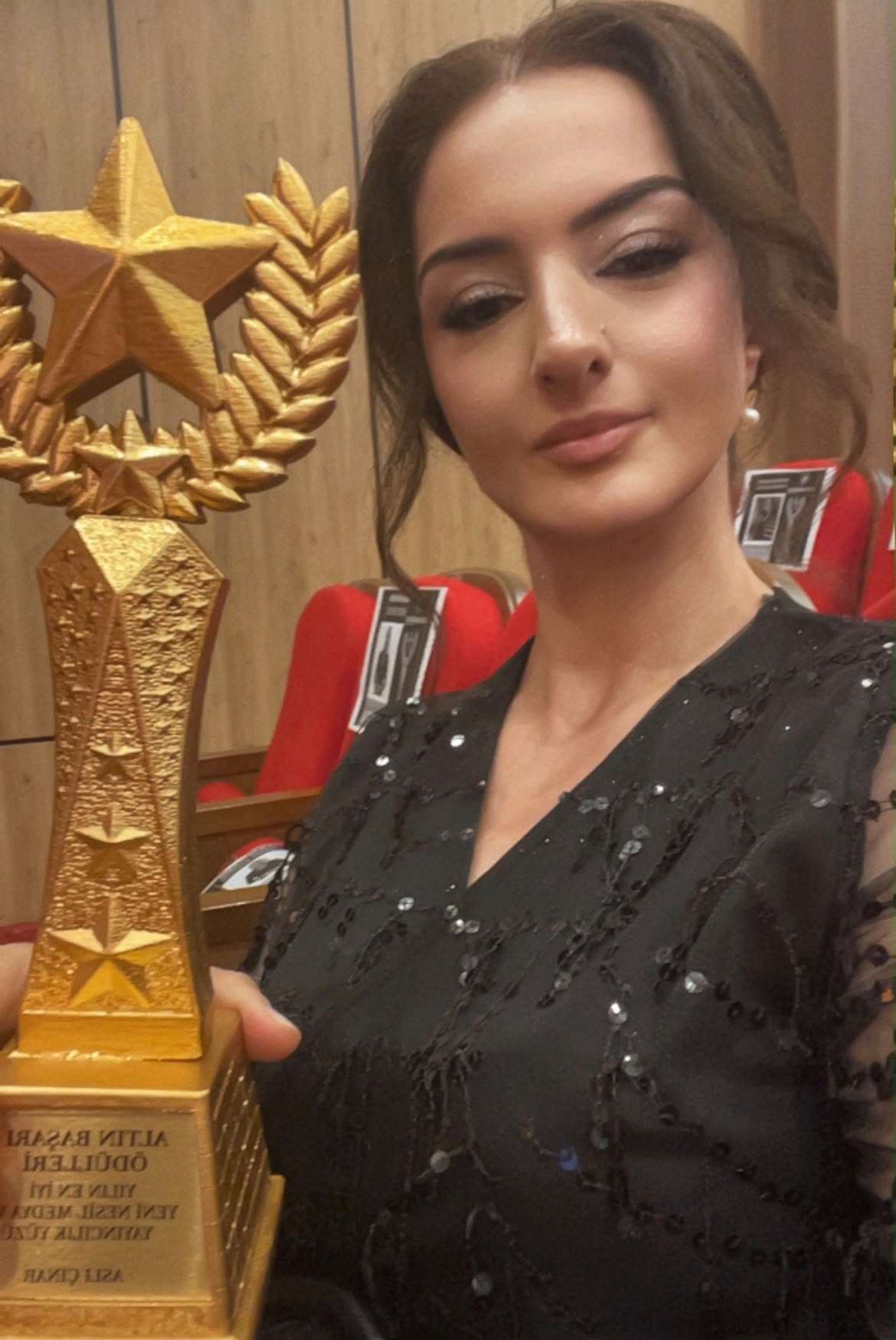 Aslı Çınar'a Büyük Onur: "Yılın En İyi Yeni Nesil Medya ve Yayıncılık Yüzü" Ödülü