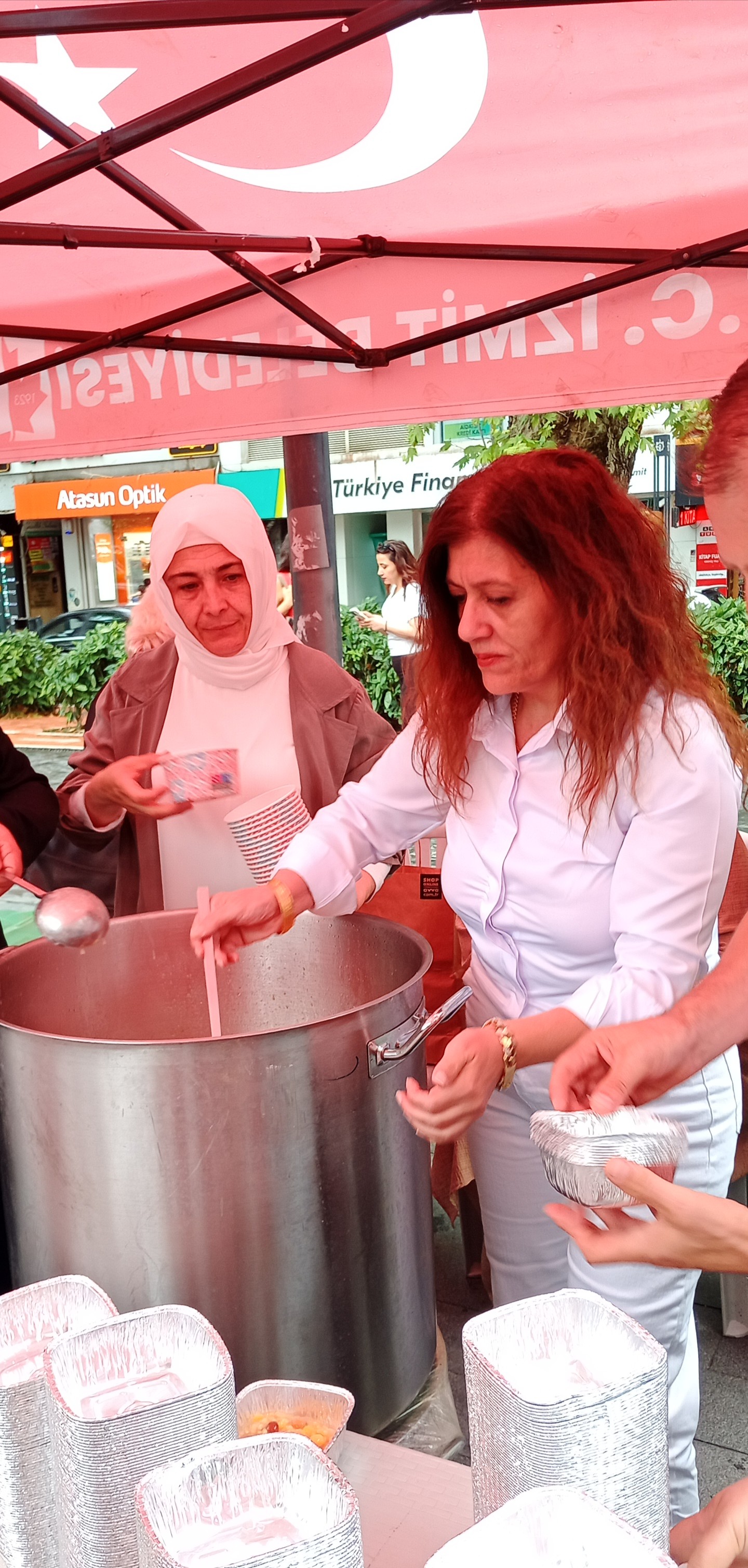 Kocaeli Gelecek Partisi'nden Aşure İkramı