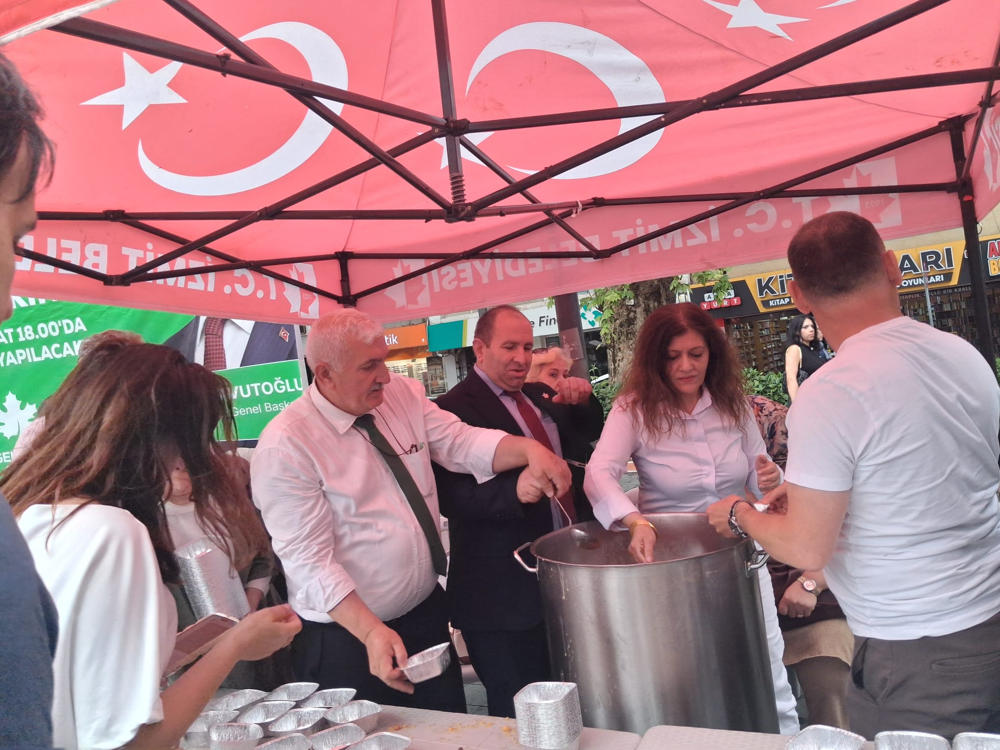 Kocaeli Gelecek Partisi'nden Aşure İkramı