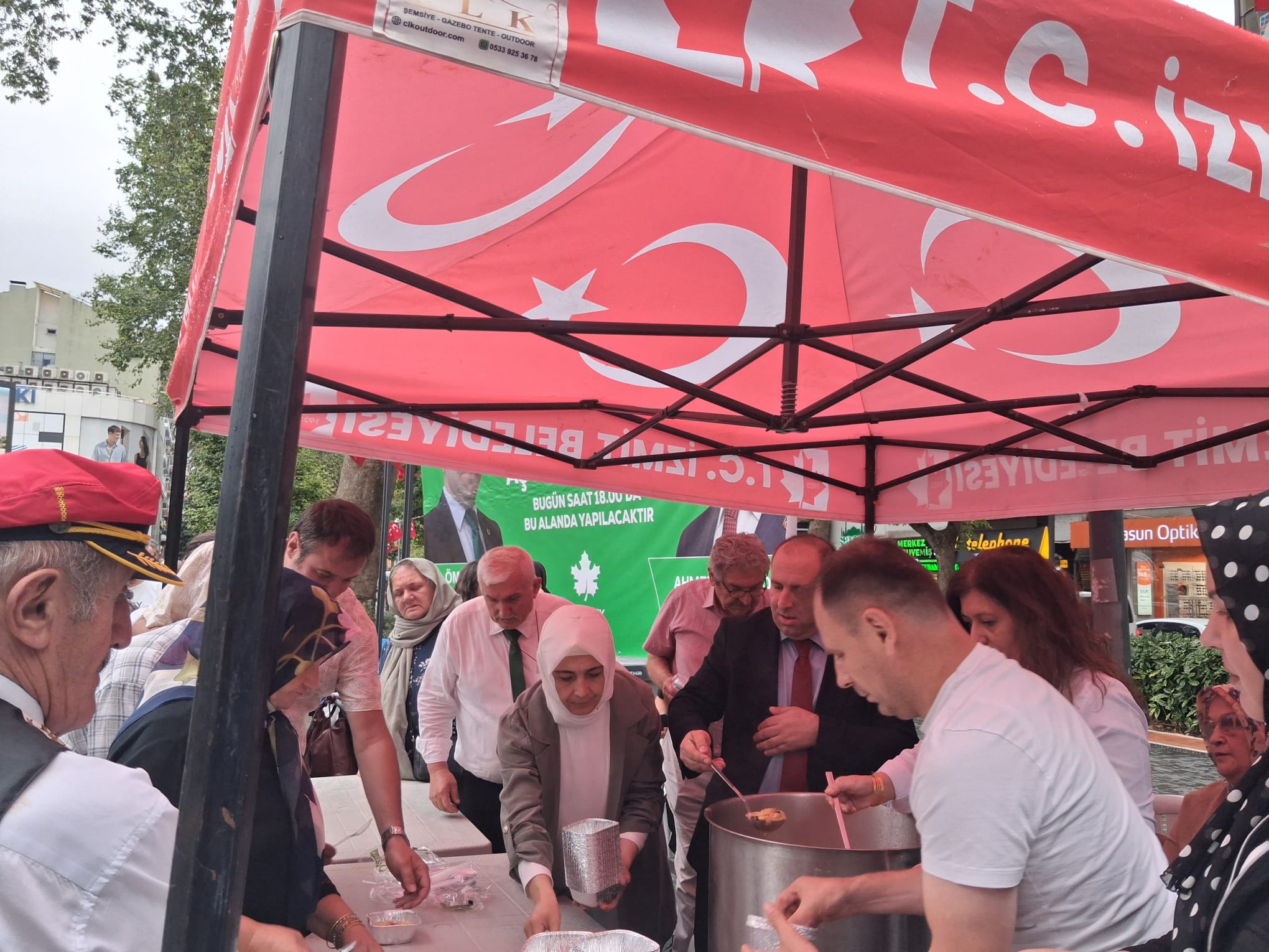 Kocaeli Gelecek Partisi'nden Aşure İkramı