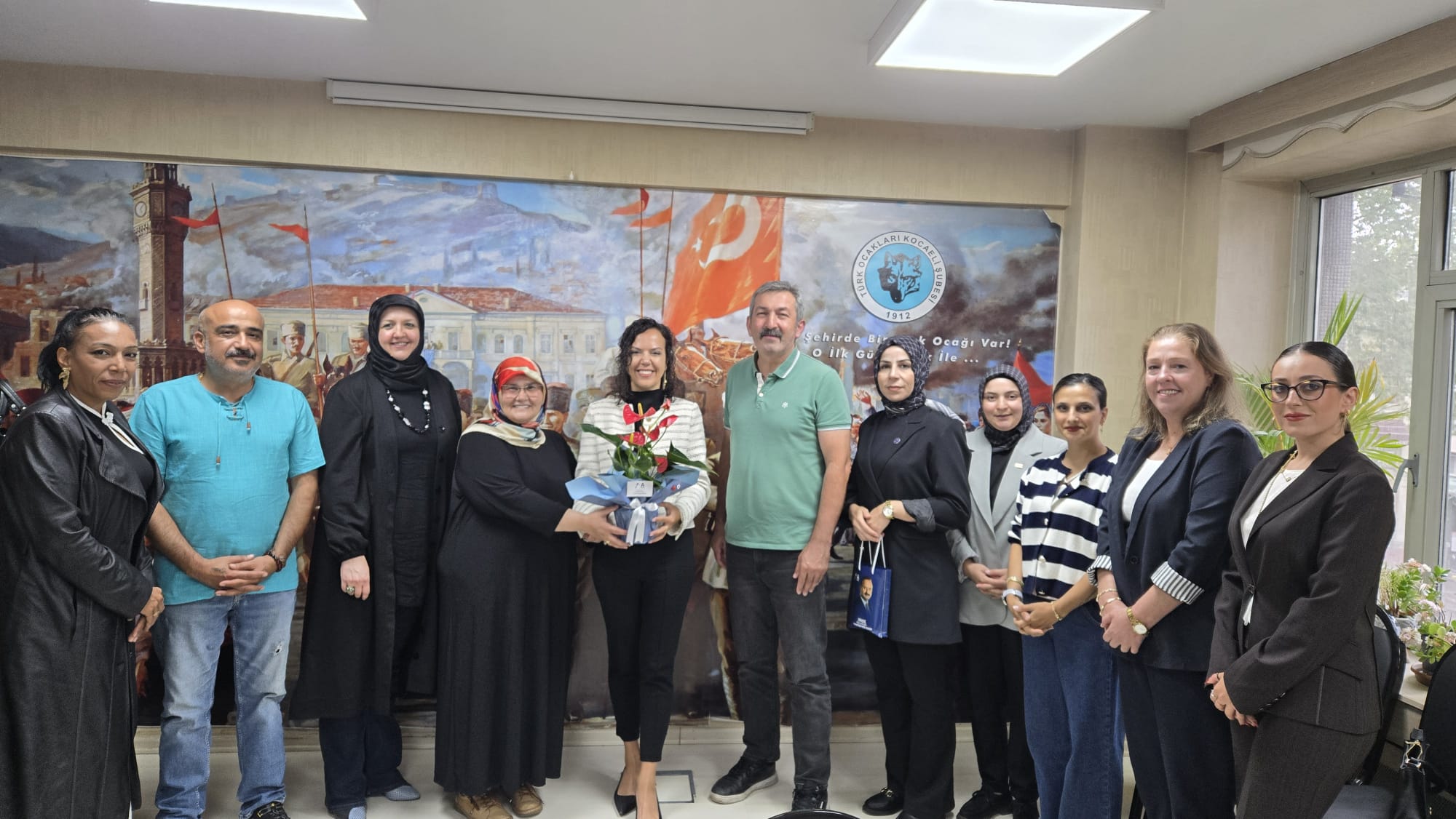 Anahtar Parti Kocaeli Kadın Kolları'ndan Türk Ocakları Kocaeli Şubesi'ne Anlamlı Ziyaret