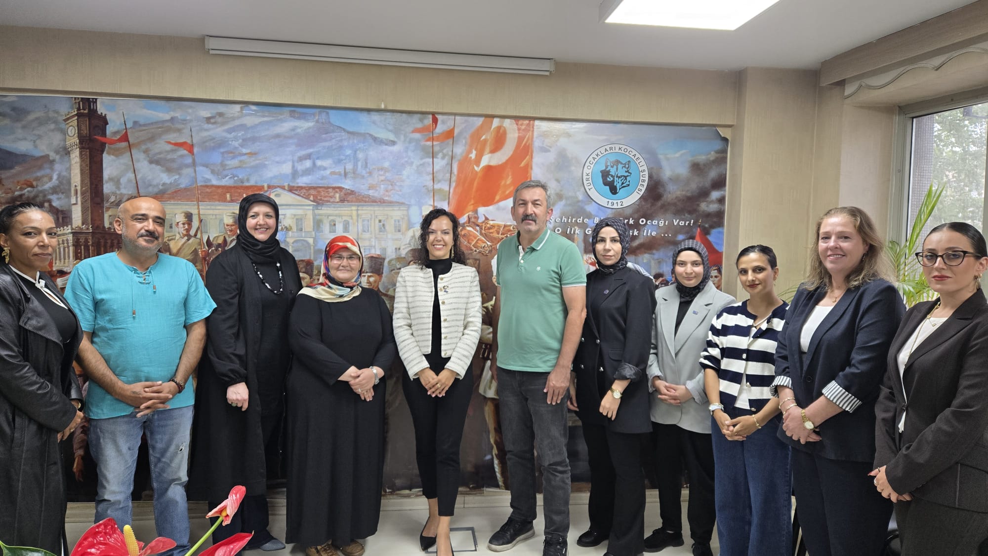 Anahtar Parti Kocaeli Kadın Kolları'ndan Türk Ocakları Kocaeli Şubesi'ne Anlamlı Ziyaret