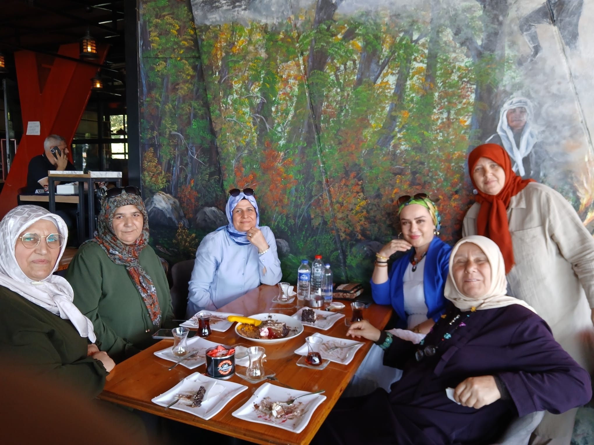 Kadın Elim İzmit Kooperatifi Üyelerinden Başkan Canan Çakar'a Doğum Günü Sürprizi
