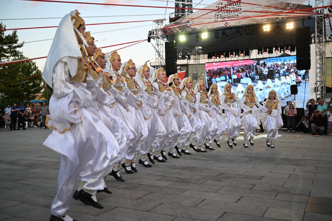 Kartepe'de Balkan Kültürü Coşkusu Yaşandı