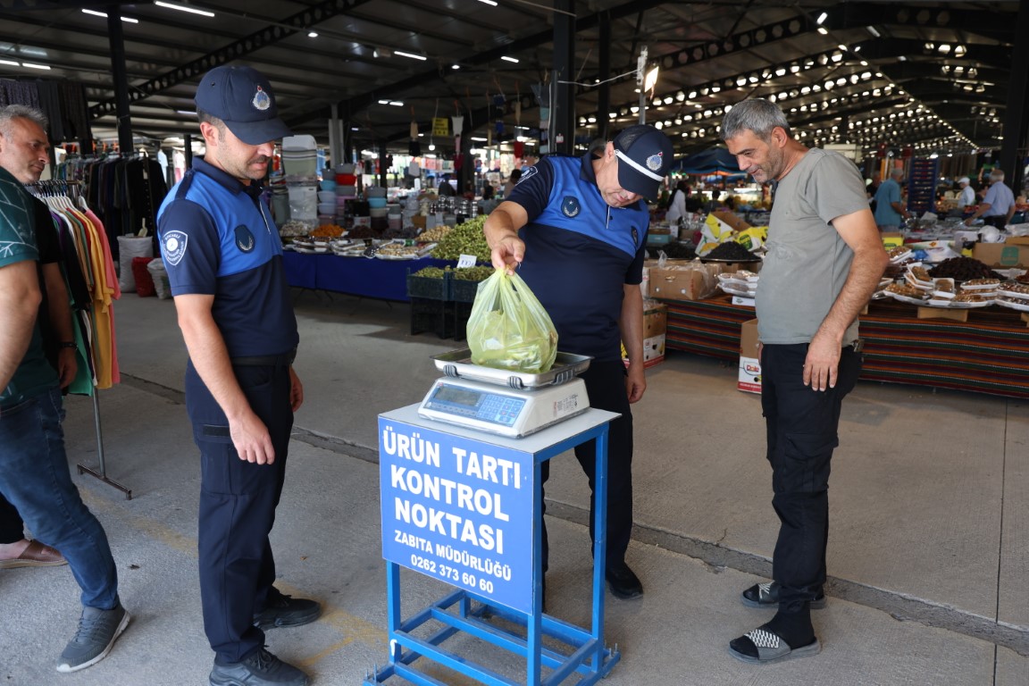 Kartepe'de Pazarlarda Zabıta Denetimi Sürüyor