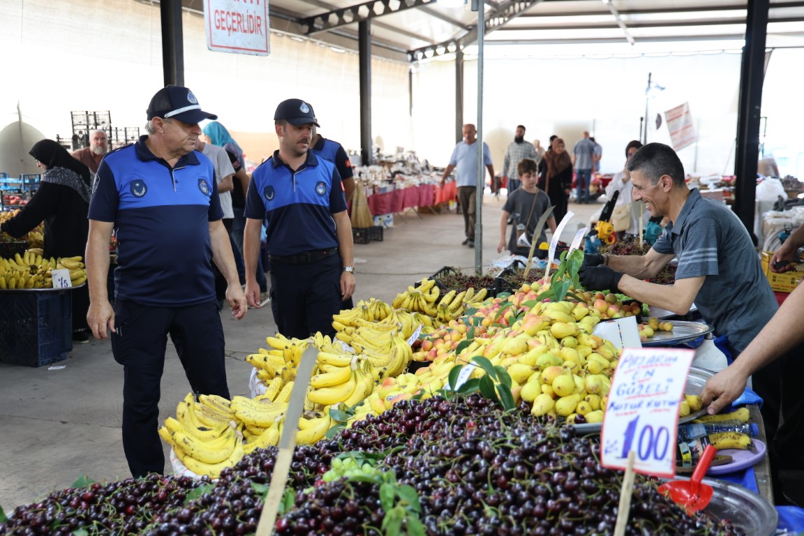 Kartepe'de Pazarlarda Zabıta Denetimi Sürüyor