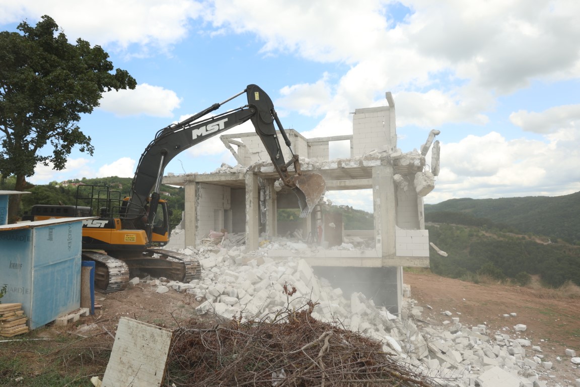 Kartepe'de Ruhsatsız Yapılara Geçit Yok