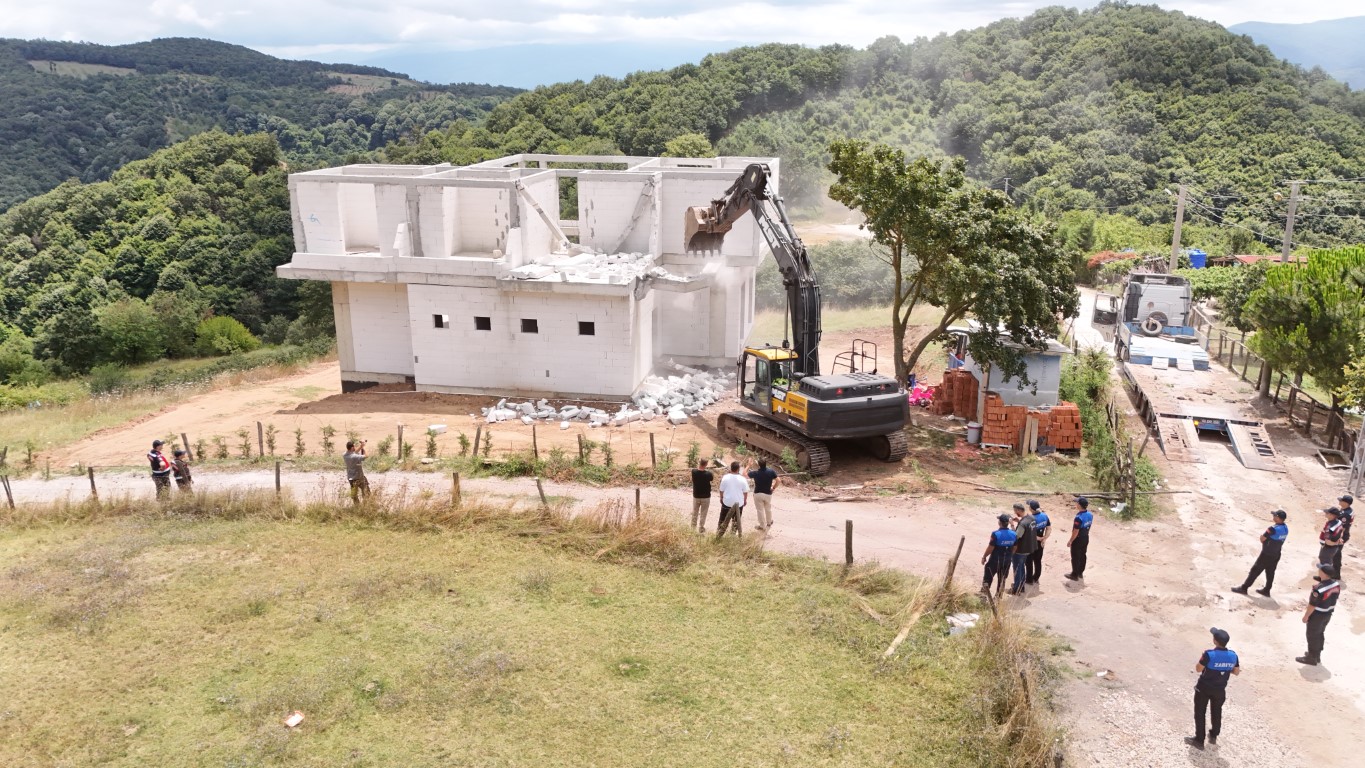 Kartepe'de Ruhsatsız Yapılara Geçit Yok