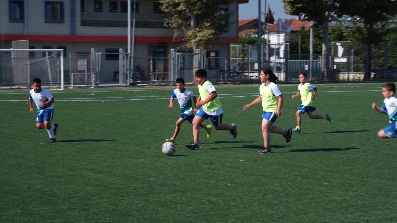 Kartepe'de Yaz Spor Okullarına Yoğun İlgi
