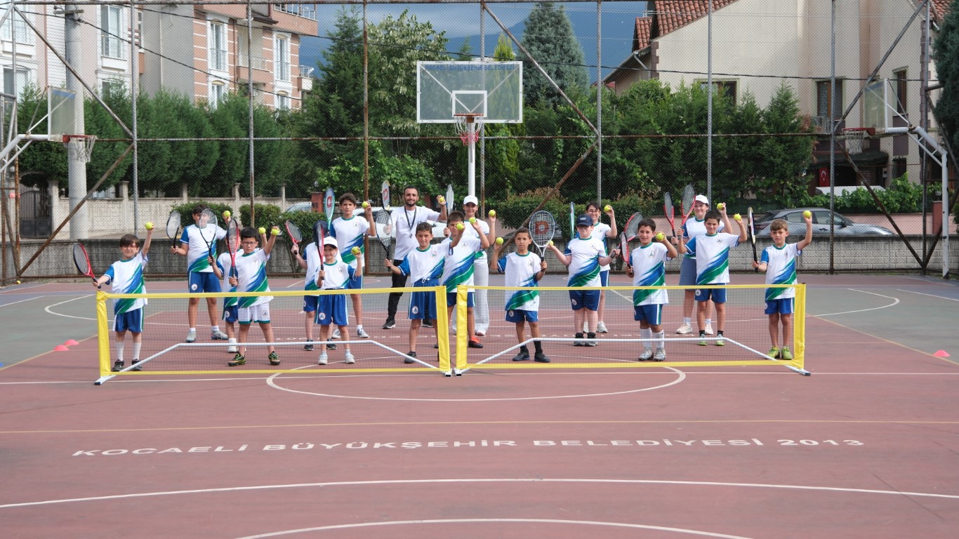 Kartepe'de Yaz Spor Okullarına Yoğun İlgi