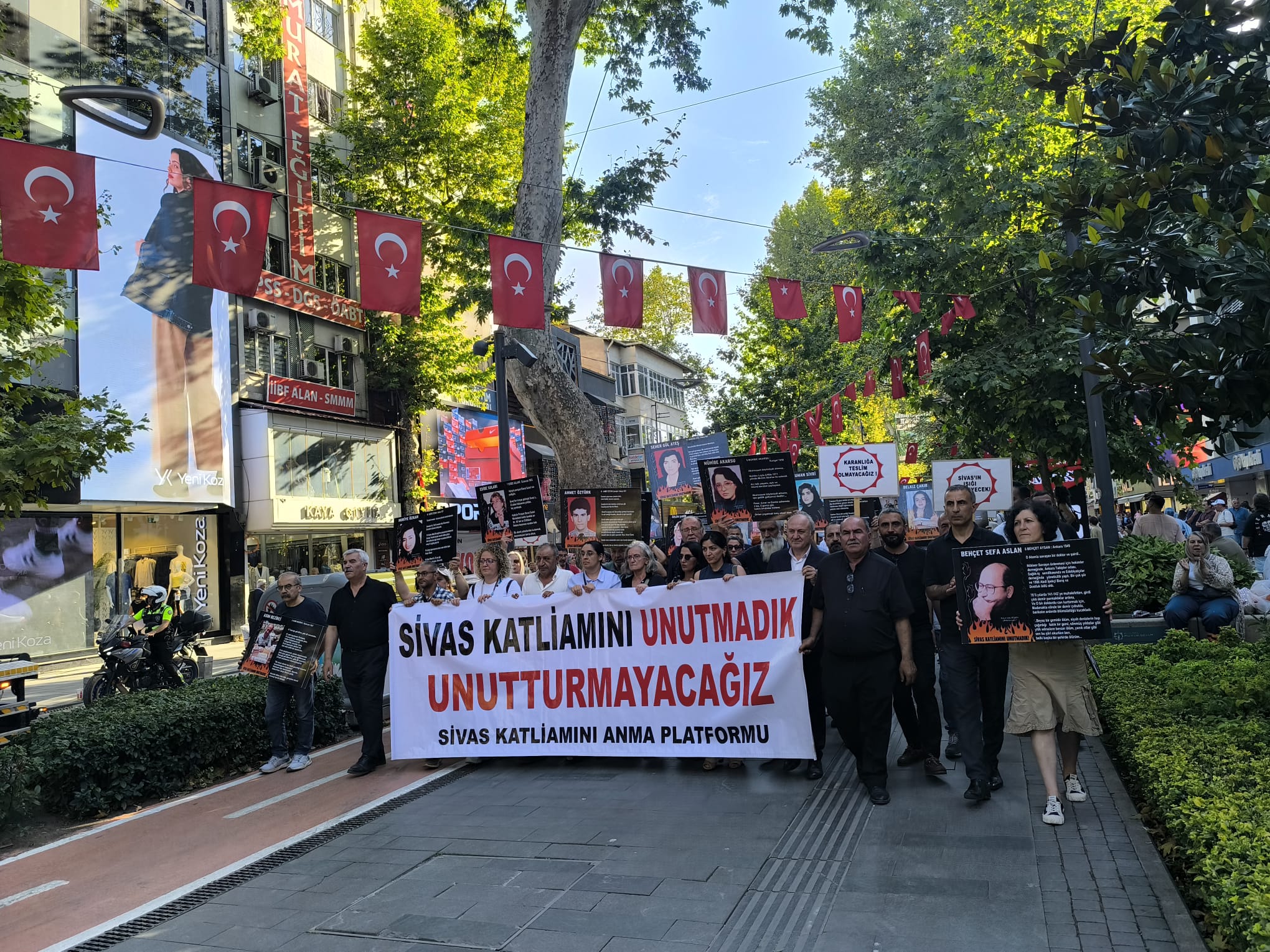 Sivas Katliamı'nın Yıl Dönümünde İzmit'te Anma Programı Düzenlendi