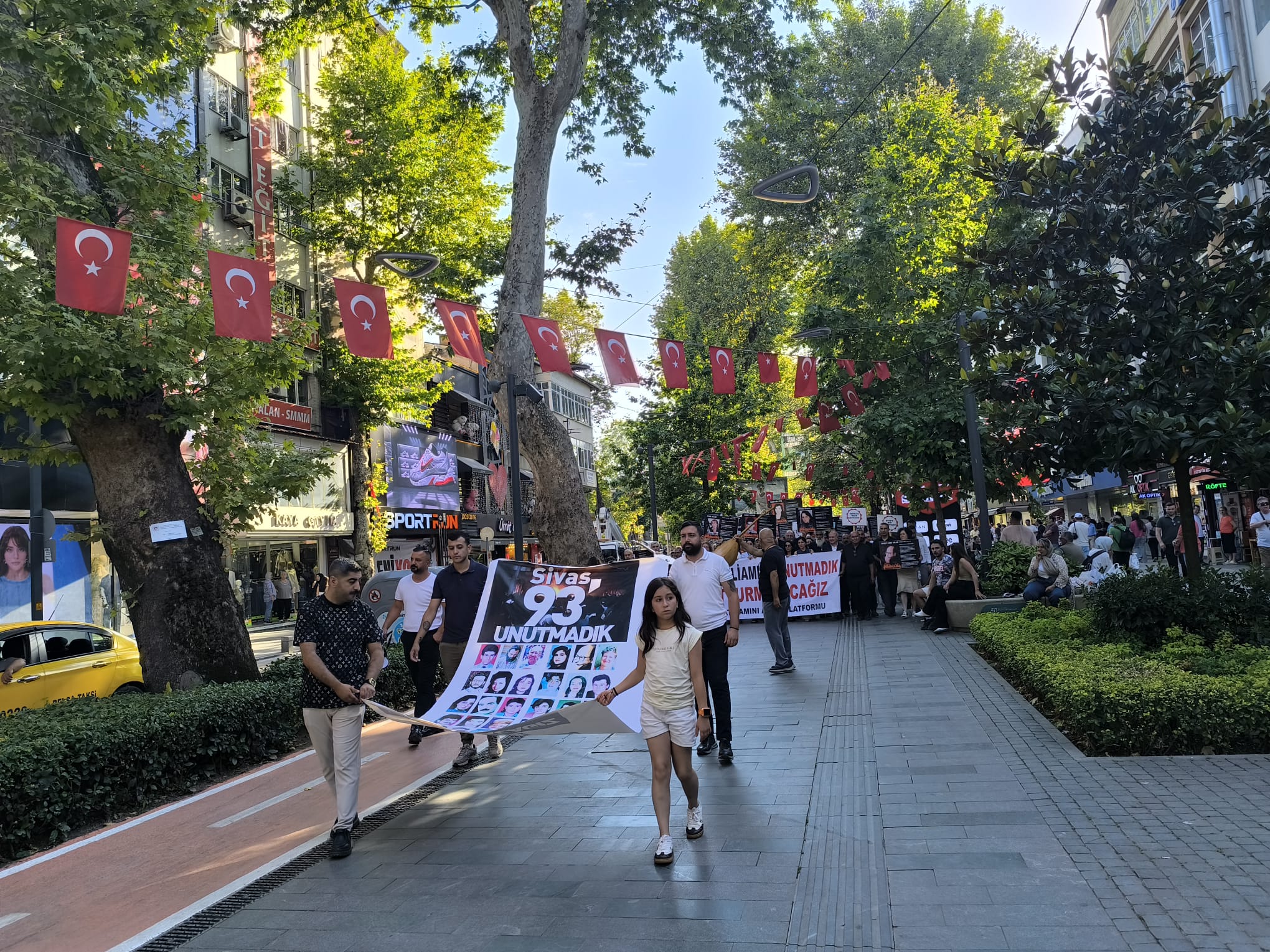 Sivas Katliamı'nın Yıl Dönümünde İzmit'te Anma Programı Düzenlendi