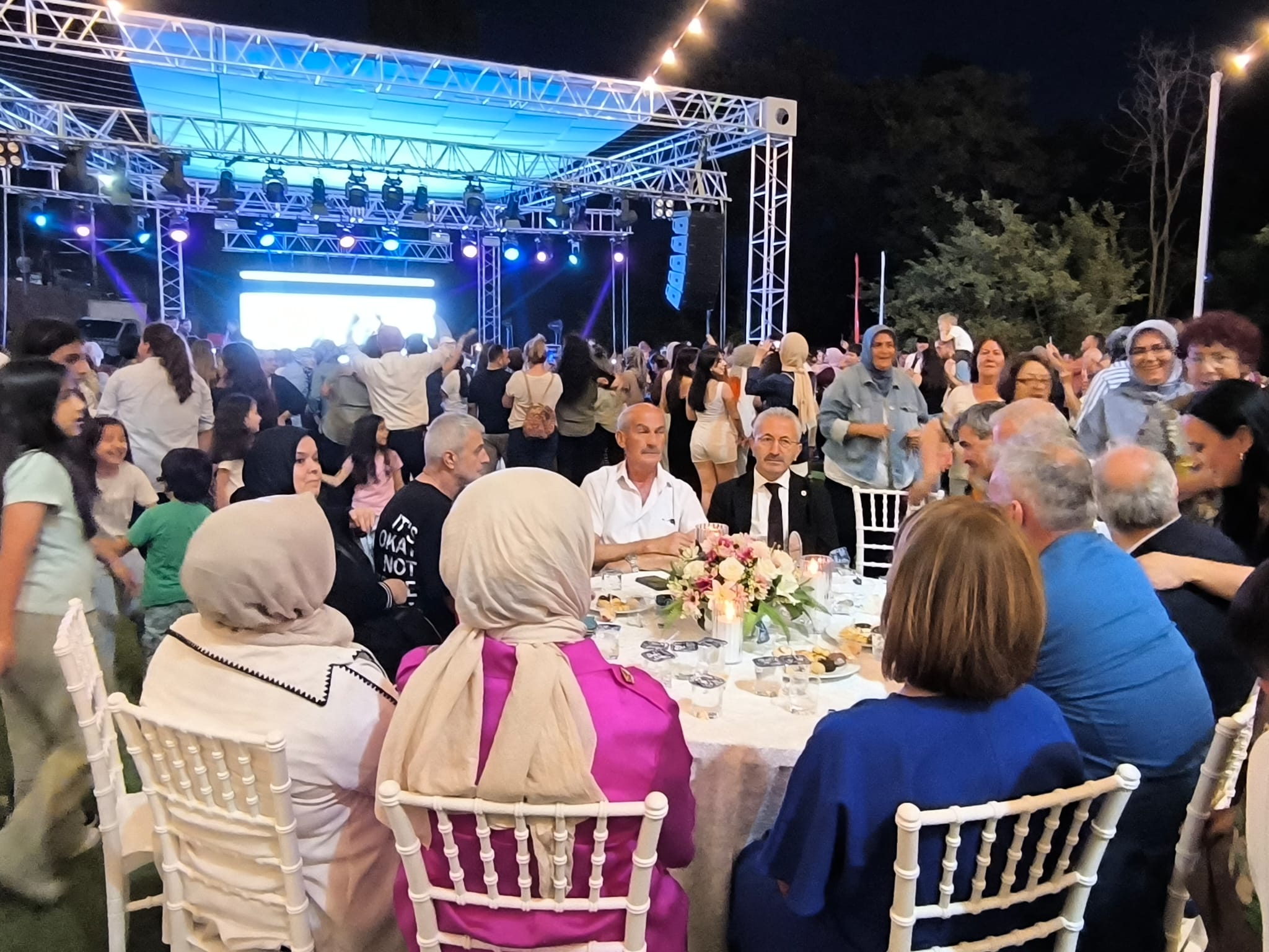 Cephanelik’e Yeni Sosyal Yaşam Alanı: İzmit Belediyesi Kır Düğün Salonunu Hizmete Açtı
