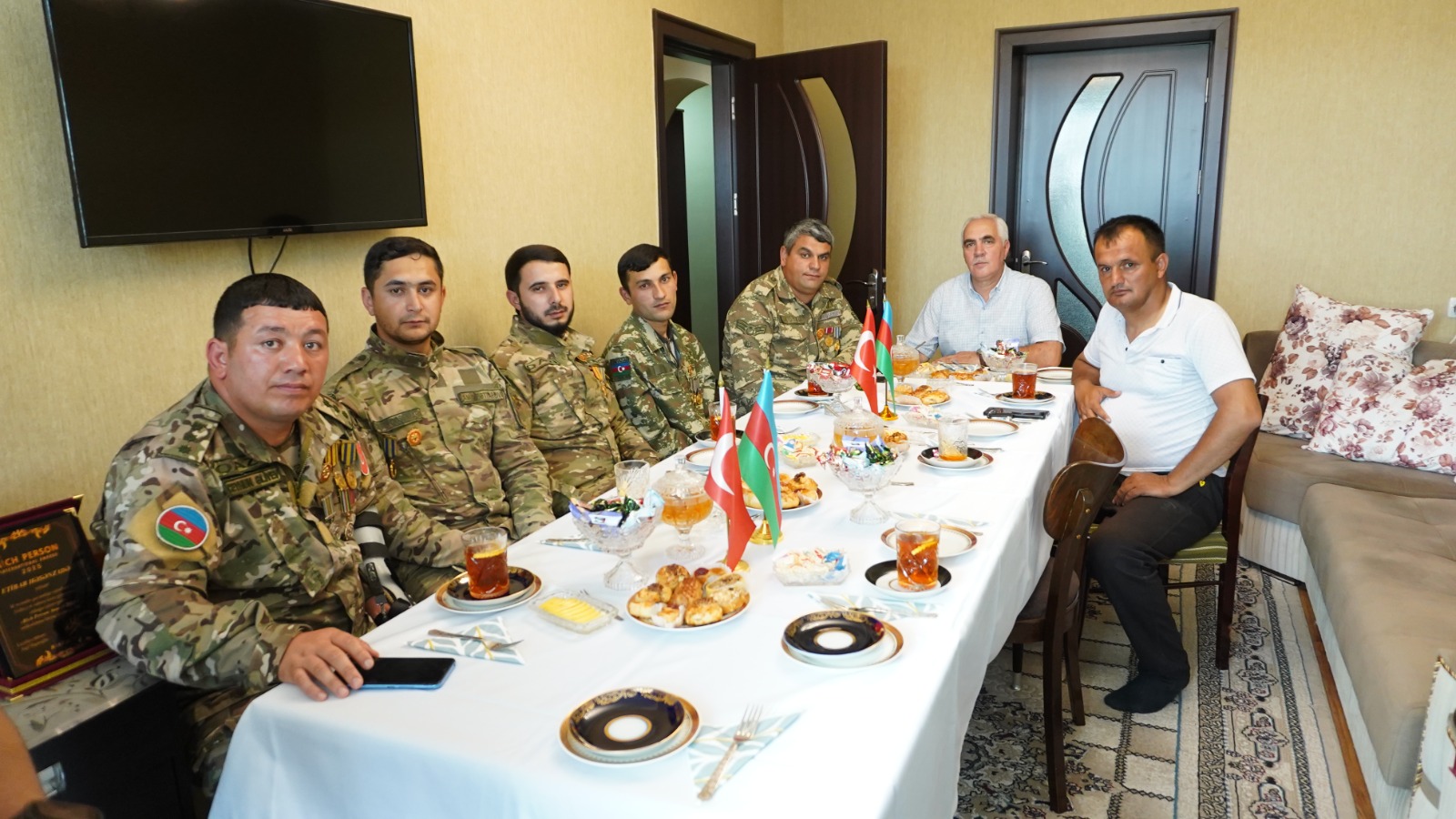 Azerbaycanlı Yazar Etibar Hasanzade, Daşkesen'de Vatan Muharebesi Gazileriyle Buluştu