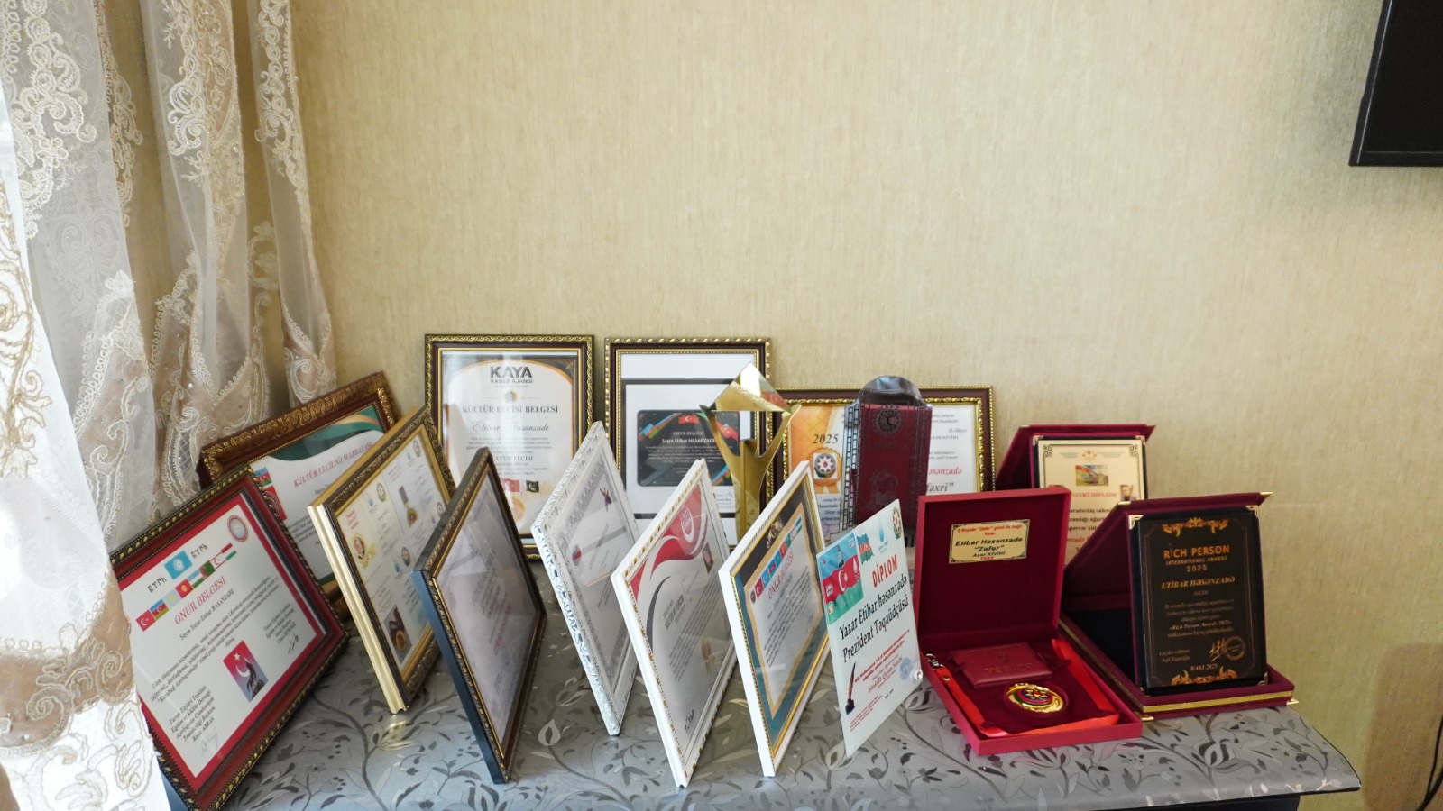 Azerbaycanlı Yazar Etibar Hasanzade, Daşkesen'de Vatan Muharebesi Gazileriyle Buluştu