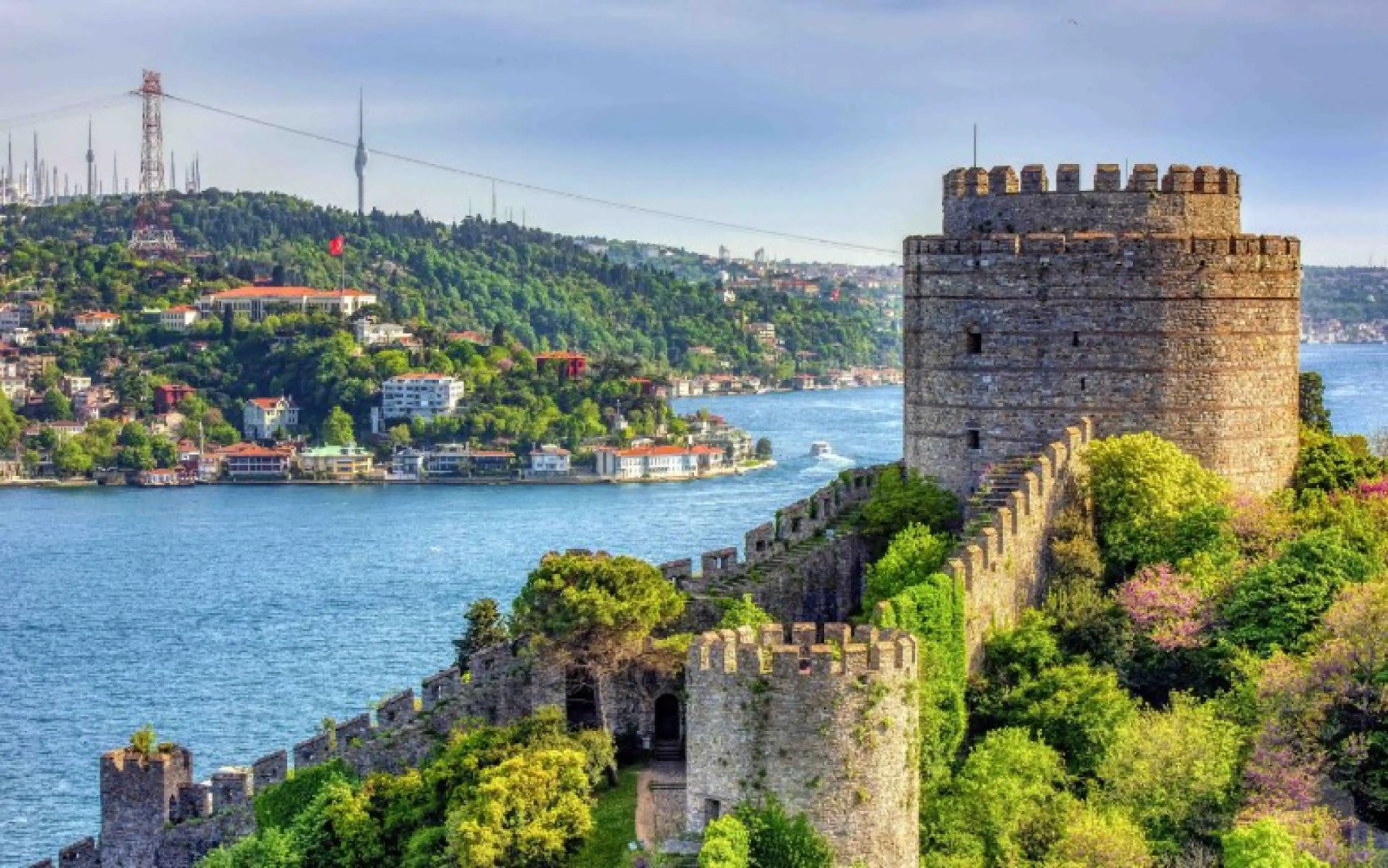 Eğitimci Yazar Hayri Bostan Köşe Yazısı: İstanbul'u Düşünmek, Yaşamak Düşlerde Şimdi