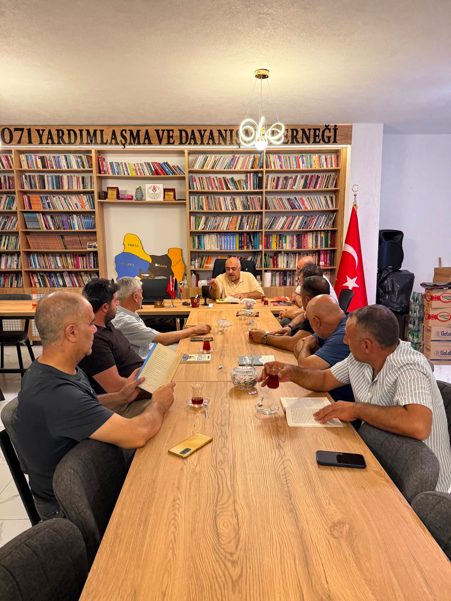 Darıca Muş 1071 Yardımlaşma ve Dayanışma Derneği'nden Örnek Davranış: "Gönül Birliğiyle Kitap Okuyoruz"