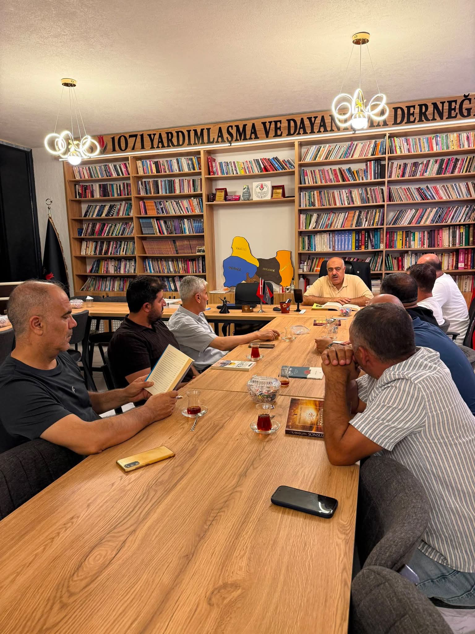 Darıca Muş 1071 Yardımlaşma ve Dayanışma Derneği'nden Örnek Davranış: "Gönül Birliğiyle Kitap Okuyoruz"