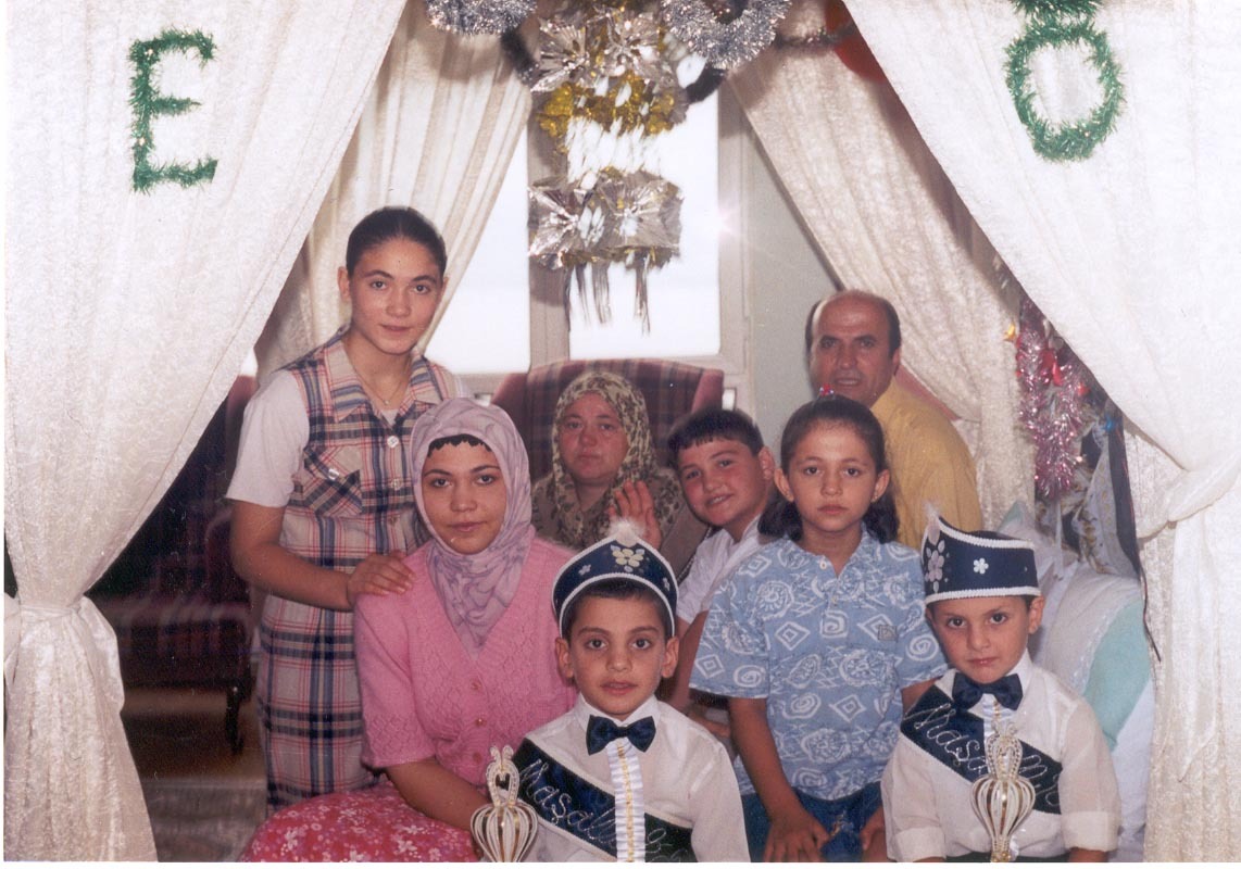 Eğitimci Yazar Hayri Bostan Yazısı: KORKU, ÇARESİZLİK VE ŞAŞKINLIKLA GEÇEN GÜNLER
