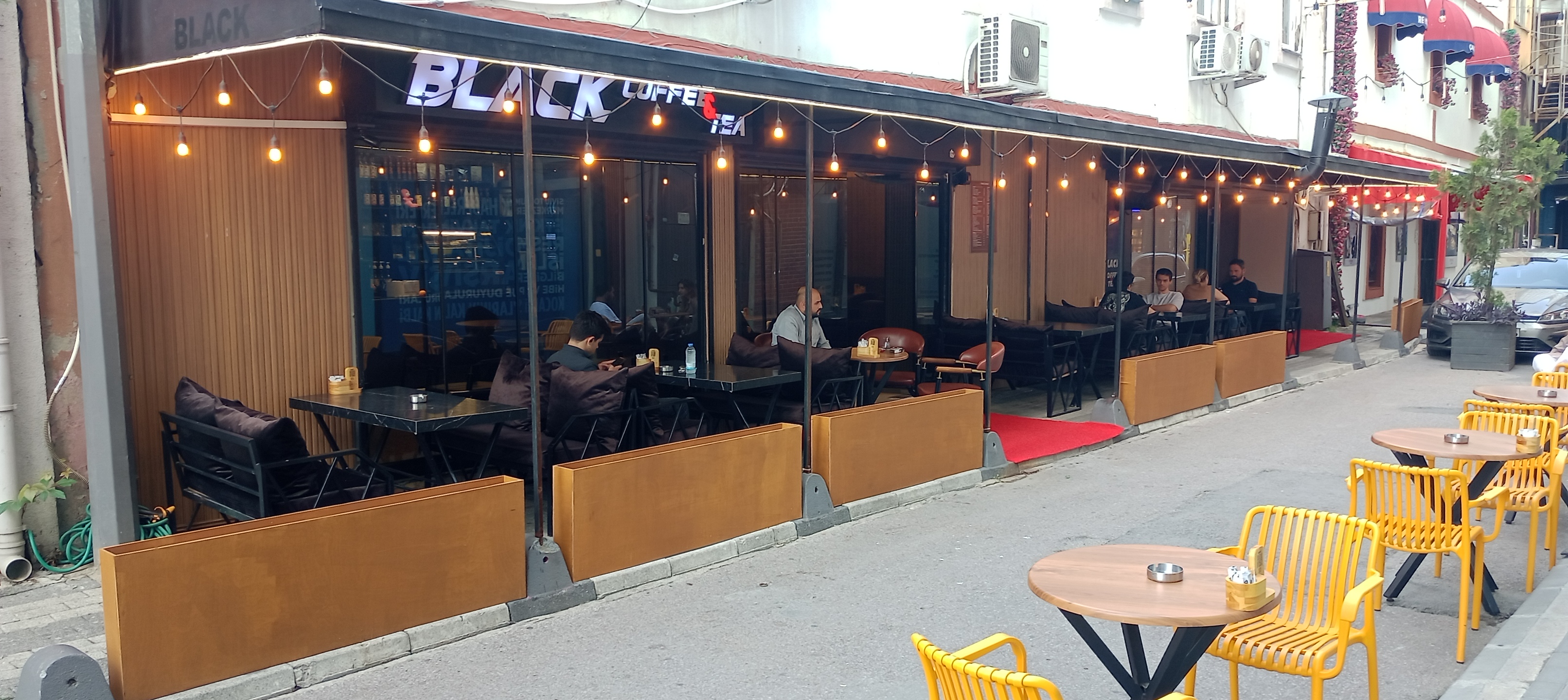 İzmit’in Merkezinde Yeni Lezzet Durağı: Black Coffee & Tea